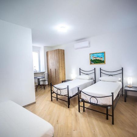 Around Lago Maggiore Rooms Reno Di Leggiuno المظهر الخارجي الصورة