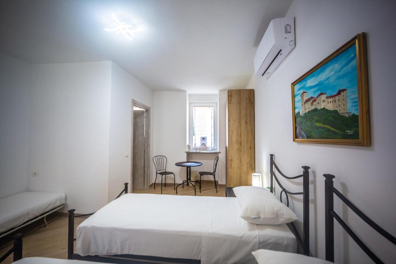 Around Lago Maggiore Rooms Reno Di Leggiuno المظهر الخارجي الصورة
